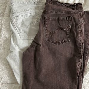 Women petite Gloria Vanderbilt Pants 2 pairs